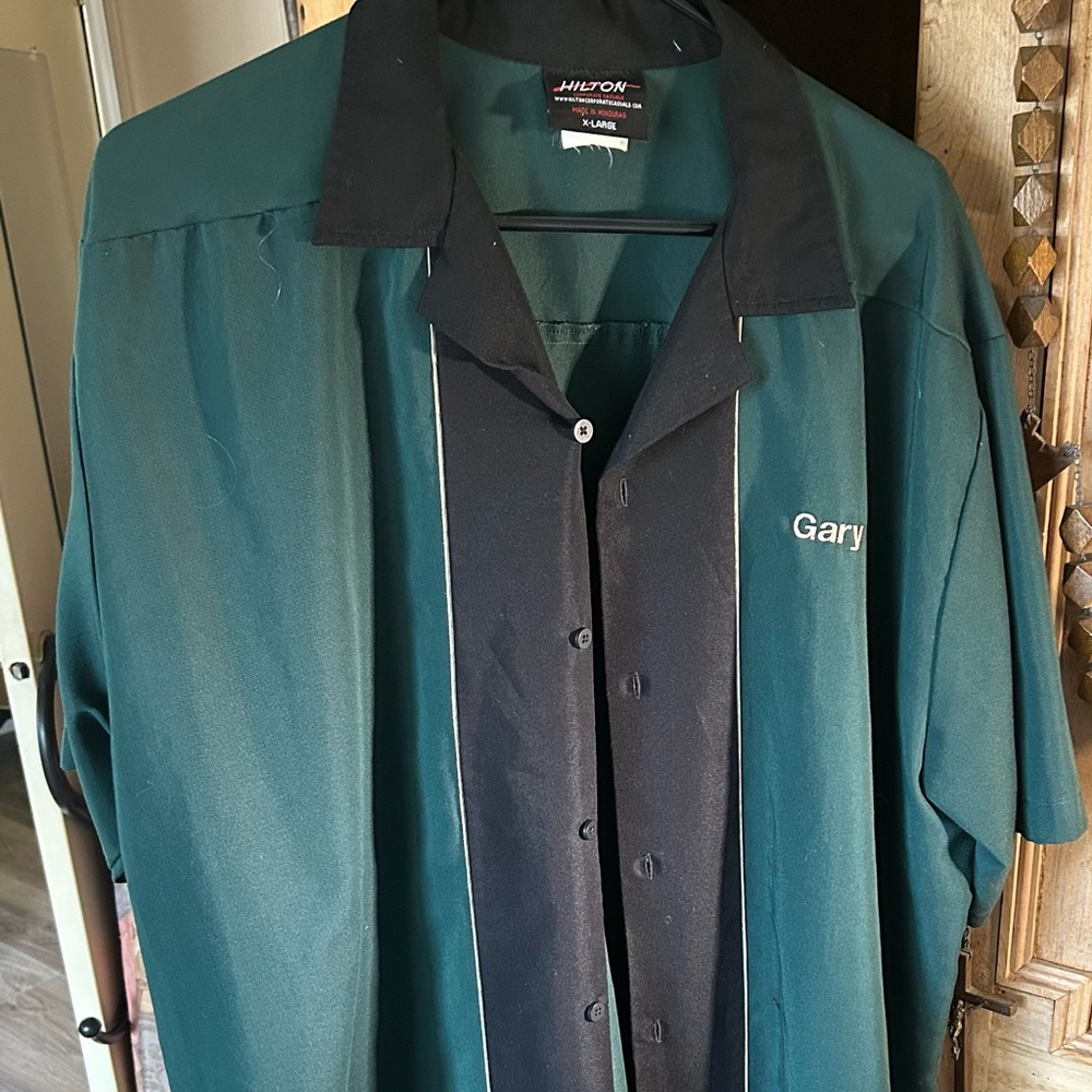 𝅺HILTON Vintage BOWLING SHIRT, Short Sleeve, Green/Black, Embroidered, Size XL
